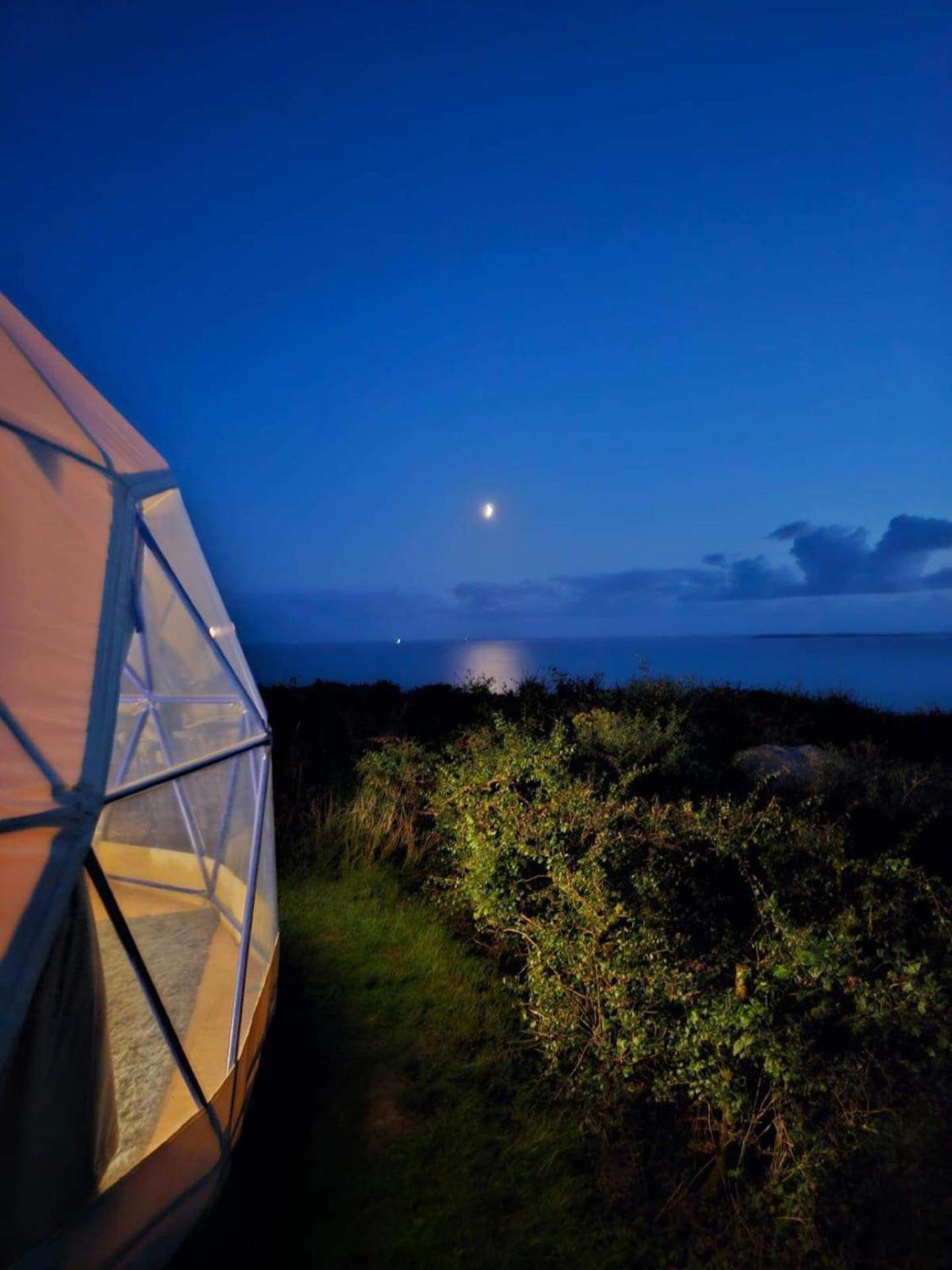 Geodome With Sea Views Near Pendine Villa Exteriör bild