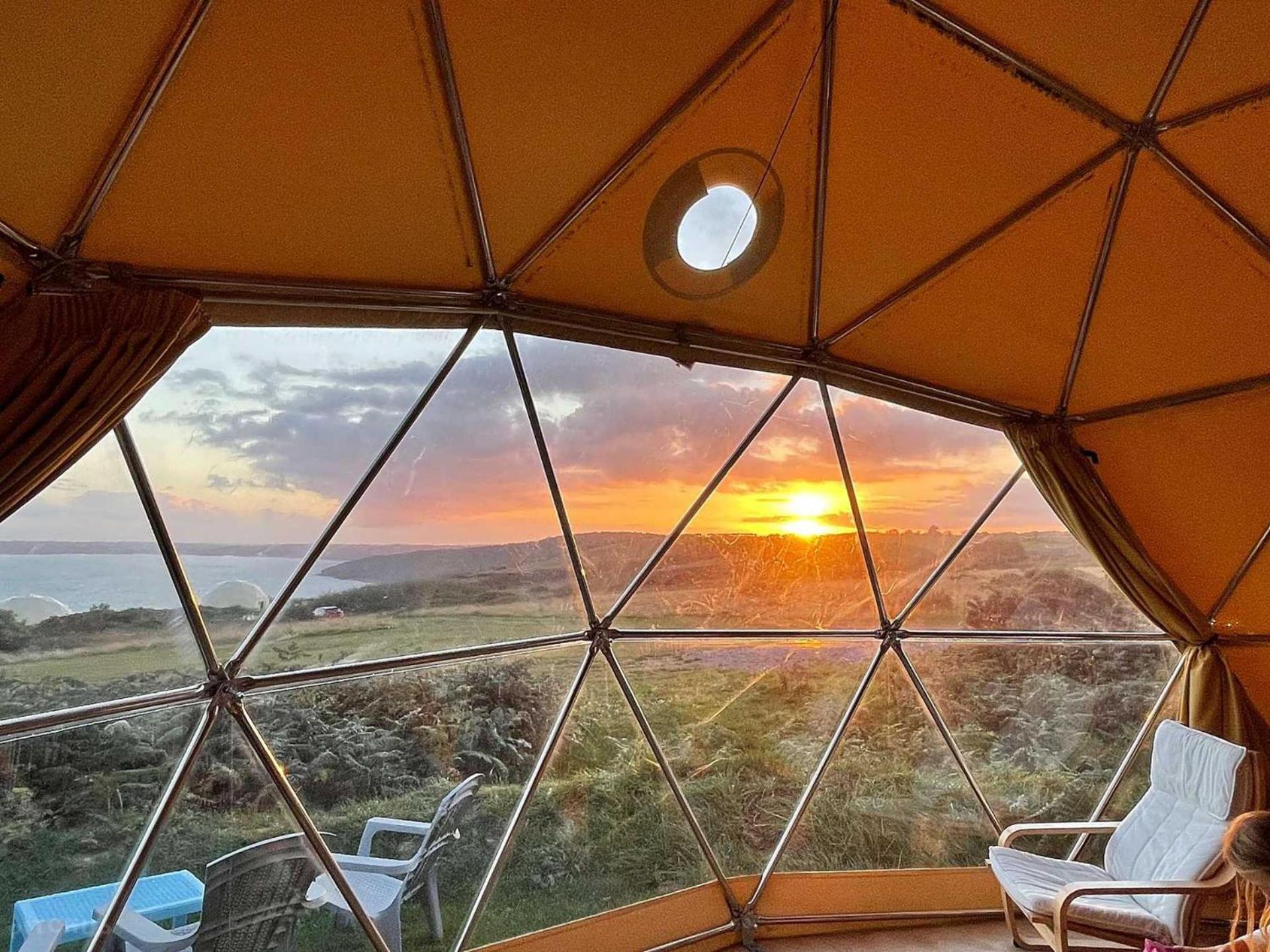 Geodome With Sea Views Near Pendine Villa Exteriör bild